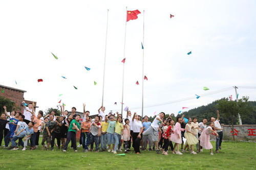 万搏平台：诗词启心智，国学伴童年