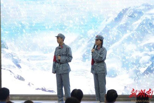 万搏平台：诵读红色经典 弘扬红色精神