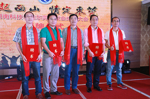 吴小林副校长与理事会成员合影x 吴小林副校长与理事会成员合影x