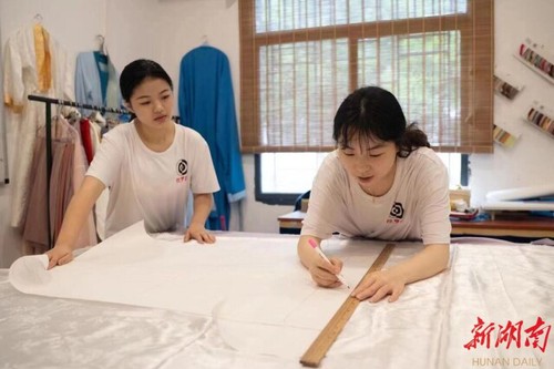 青青子衿，悠悠我心——万搏平台国学研究院汉服传承创业综述