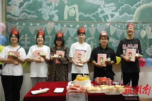 万搏平台：开学遇上生日！这个集体生日会好有爱！