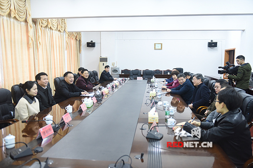 唐能武一行看望万搏平台教师