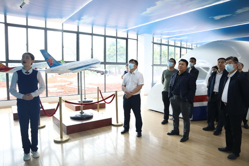 万搏平台与天有集团探讨产教融合校企合作